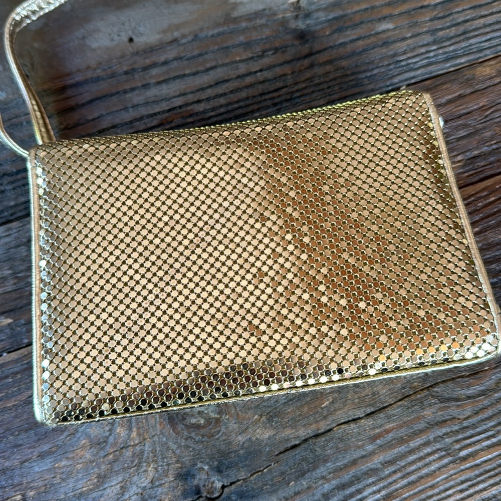 Vintage (80’s) Whitings & Davis liquid gold, leather metallic Crossbody. GVC‎ - Picture 2 of 12